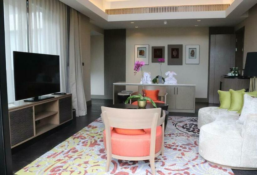 Вилла 2 Спальни, Pullman Ciawi Vimala Hills Resort