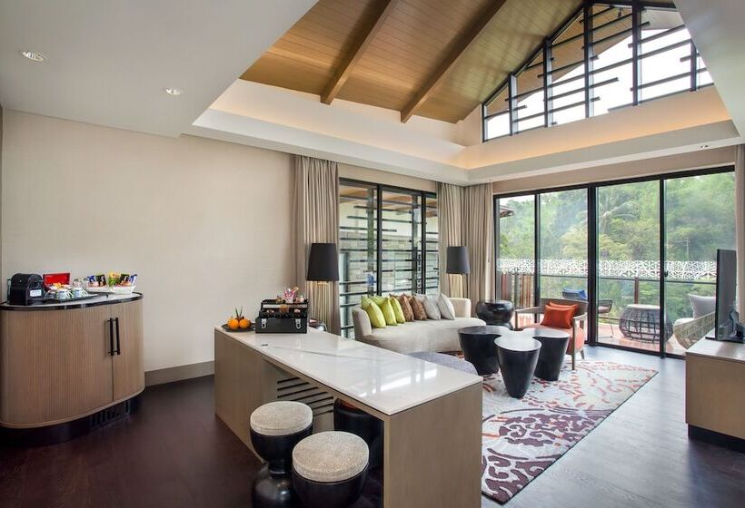 Вилла 3 Спальни с Бассейном, Pullman Ciawi Vimala Hills Resort