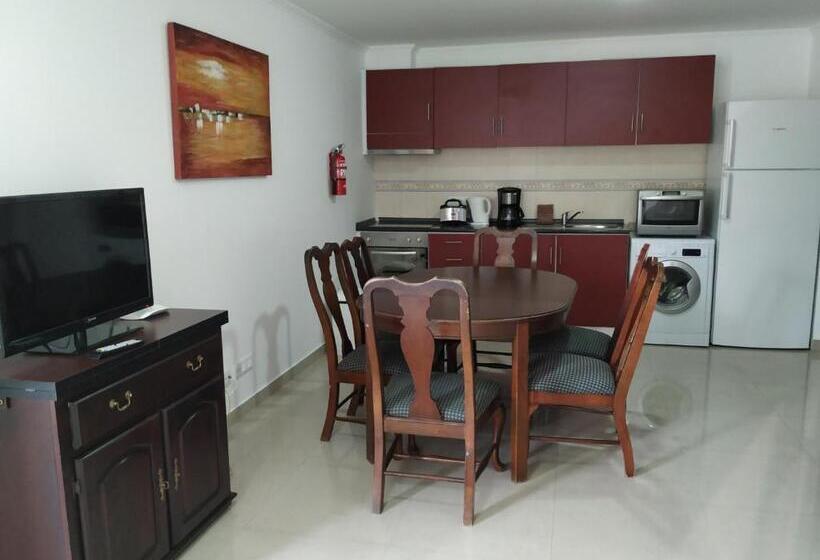 Апартаменты 3 Спальни, Costa & Isaias Apartamentos