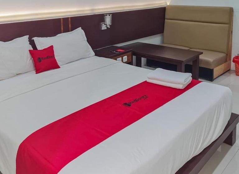 디럭스 스위트, Reddoorz Plus At Hotel Royal Palangka Raya