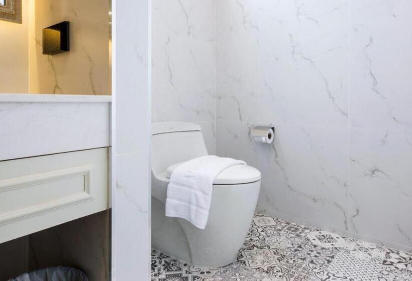 ویلای یک اتاق خوابه با استخر شنا, Villa Seville