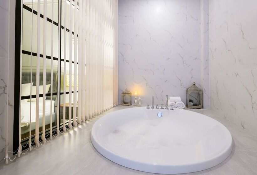 ویلای یک اتاق خوابه با استخر شنا, Villa Seville