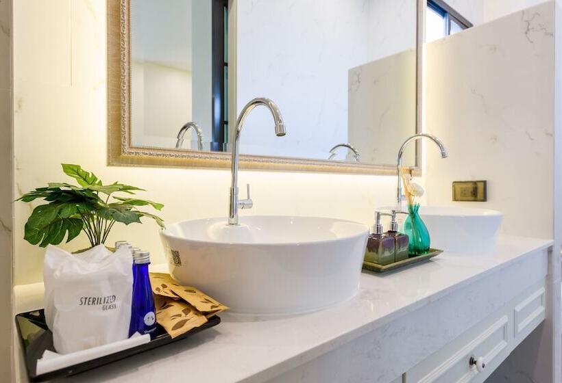 ویلای یک اتاق خوابه با استخر شنا, Villa Seville