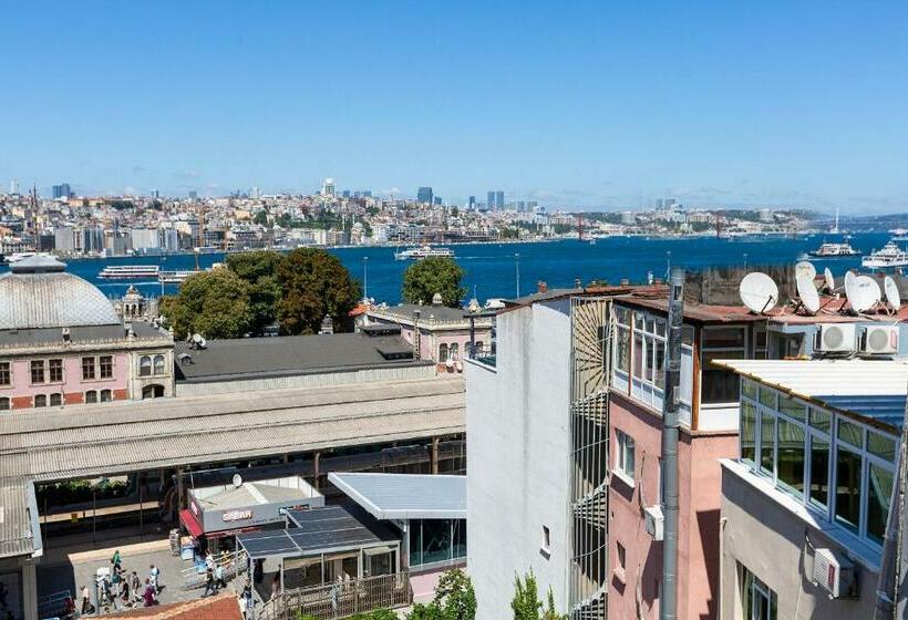 اتاق سه نفره دلوکس با چشم‌انداز دریا, Villa Sweet