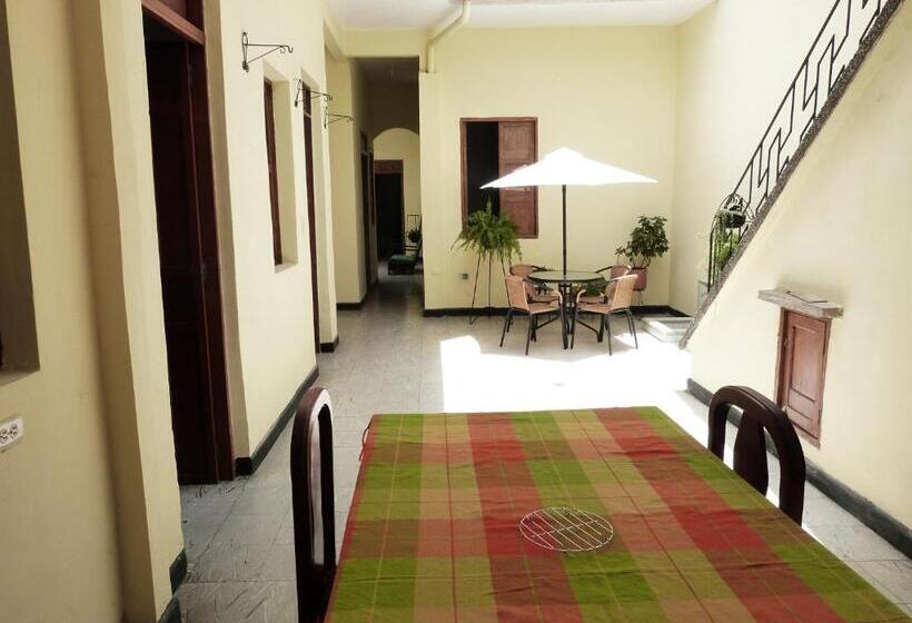 تختخواب در اتاق مشترک, Hostal Antonio