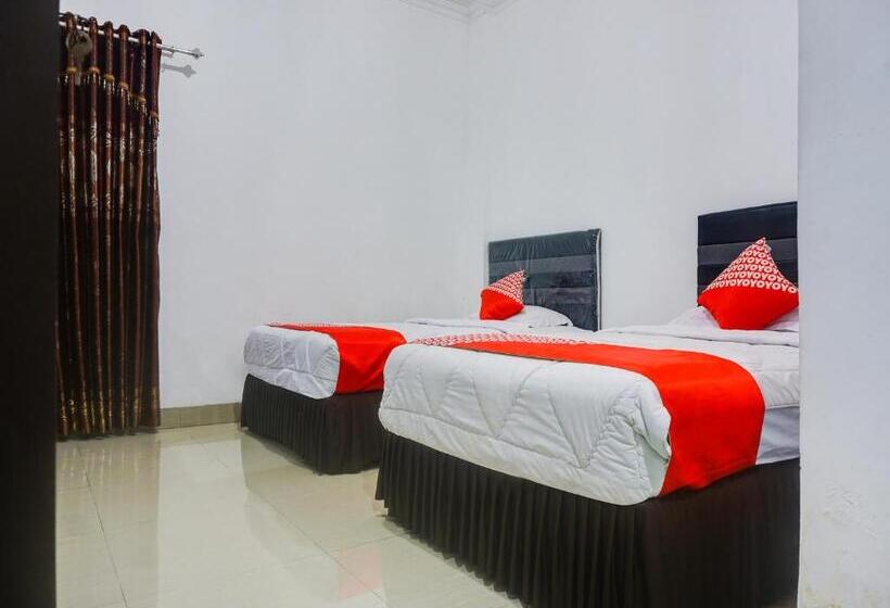 Номер Deluxe, Reddoorz Near Makassar Town Square 2