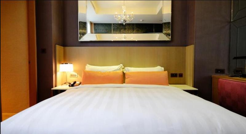 اتاق استاندارد با چشم‌انداز استخر, Virgin Hotels Dallas