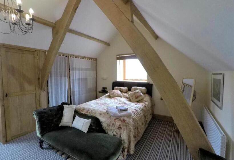 Deluxe Suite King Bed, Broome Farm