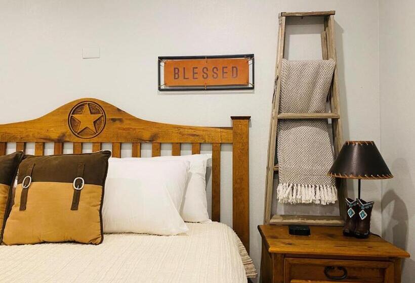 Escritório Deluxe, The Big Texan Motel