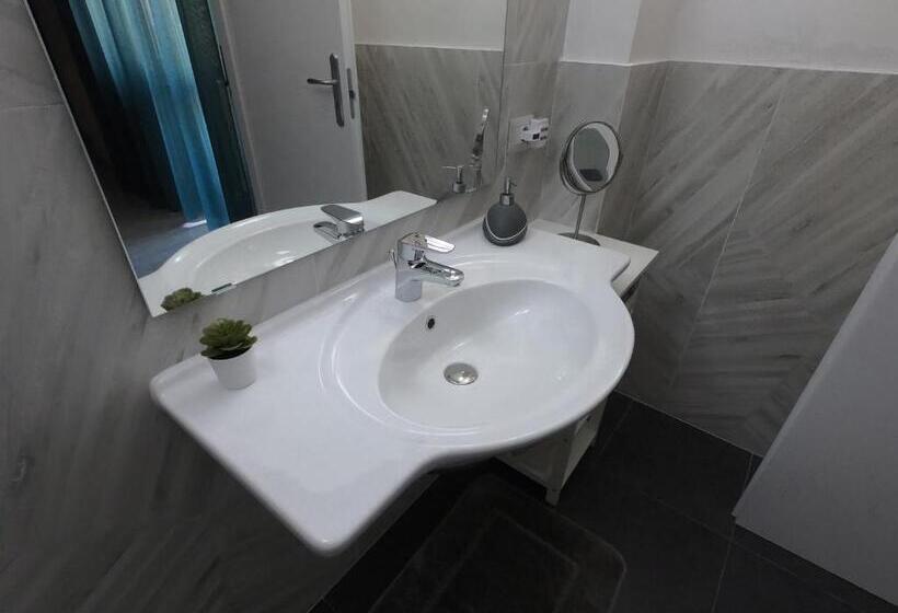 اتاق لوکس با تخت بزرگ, Pinotto Bnb
