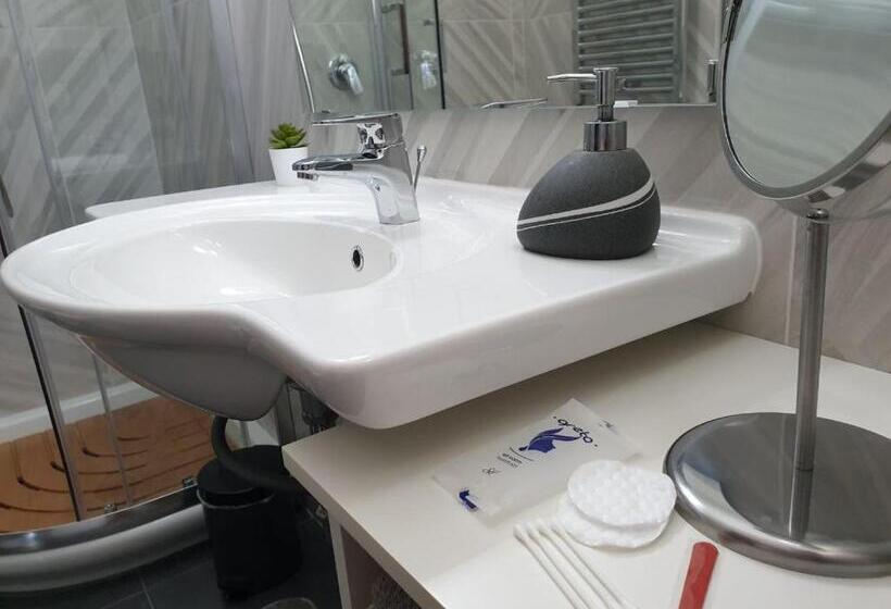 اتاق لوکس با تخت بزرگ, Pinotto Bnb