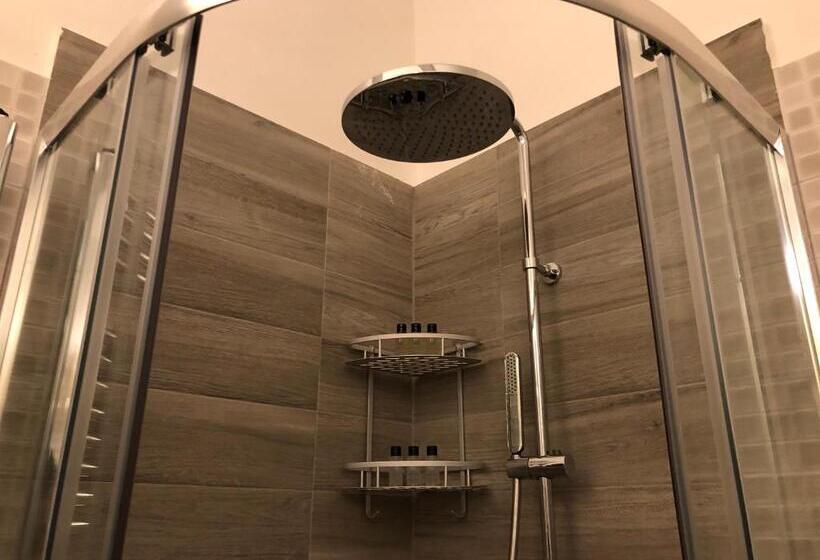 اتاق لوکس سه تخته, Pinotto Bnb