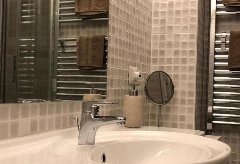 اتاق لوکس سه تخته, Pinotto Bnb
