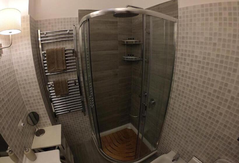 اتاق لوکس سه تخته, Pinotto Bnb