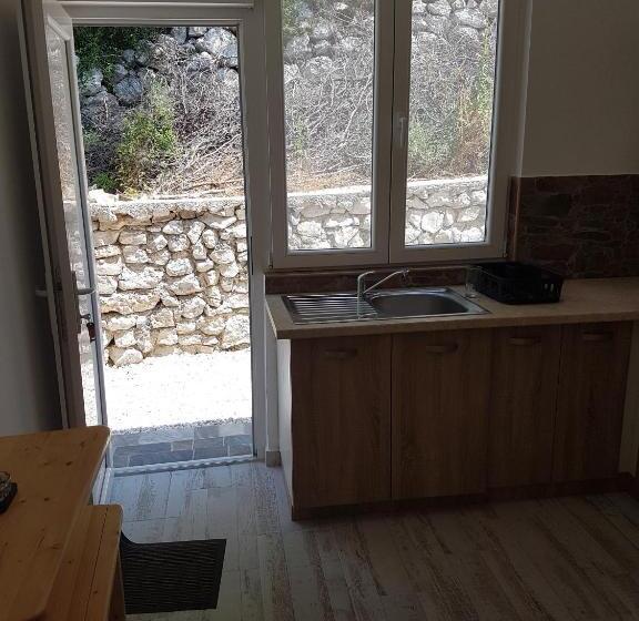 آپارتمان 2 خوابه, Bestie House