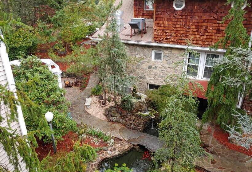 Номер Стандарт с Балконом, Mckinley Edwards Inn