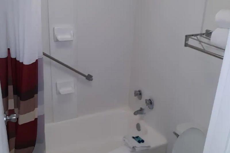 장애인을 위한 킹사이즈 침대 스탠다드 룸, Budgetel Inn   Phenix City