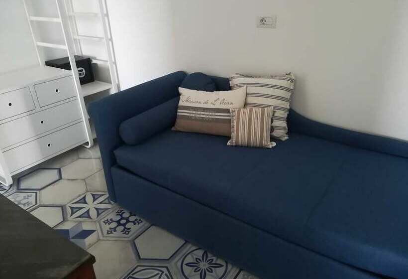 اتاق راحتی سه تخته, Torre Elisea
