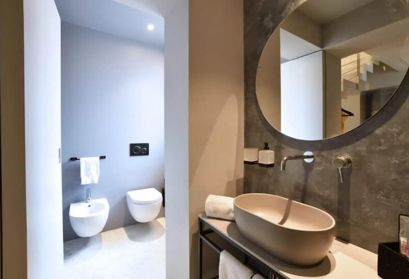 سوییت, Boutique Hotel De La Ville