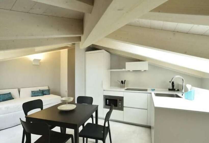 سوییت, Boutique Hotel De La Ville