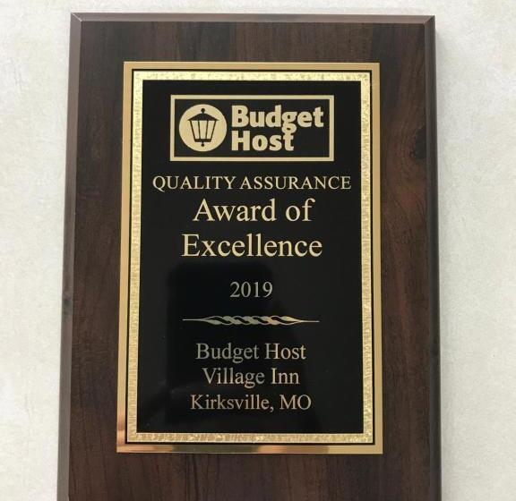 Номер Стандарт, Budget Host Village Inn