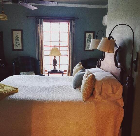 标准间带游泳池, Captain Freeman Inn