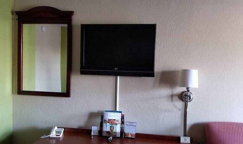 Номер Стандарт 2 Двуспальные Кровати, Newport News Inn