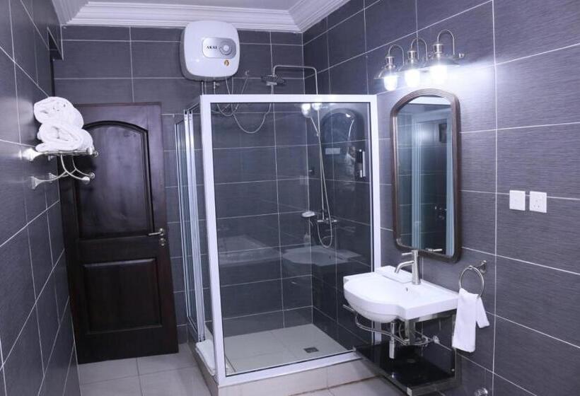 سوییت اجرایی, Lady M Guest House