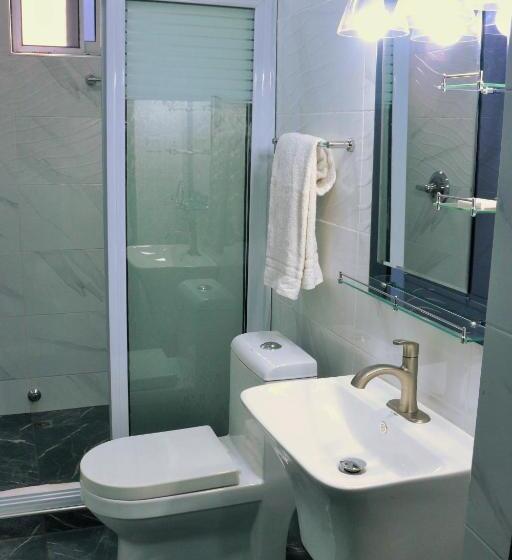 سوییت خانوادگی, Lady M Guest House