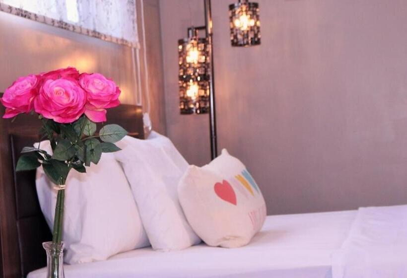 سوییت خانوادگی, Lady M Guest House