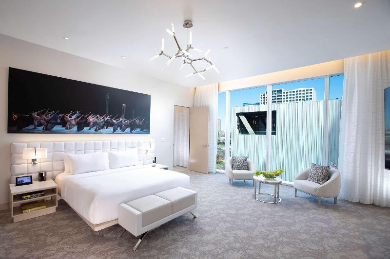 سوئیت برای معلولان, Hall Arts Hotel Dallas, Curio Collection By Hilton