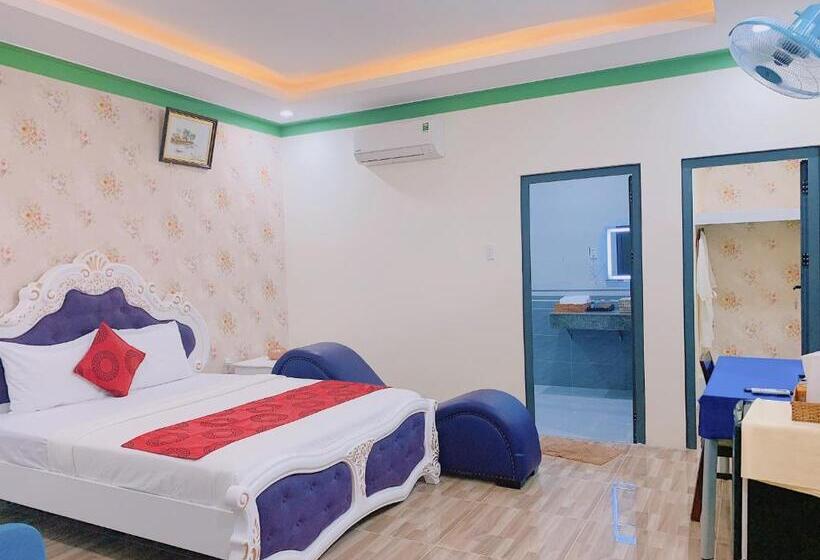 اتاق لوکس, Ngọc Hưng