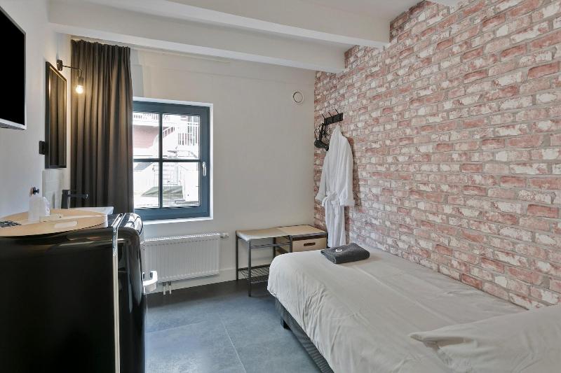 اتاق استاندارد یک نفره, Winston B&b