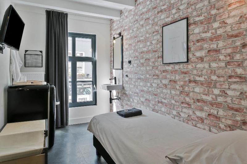 اتاق استاندارد یک نفره, Winston B&b