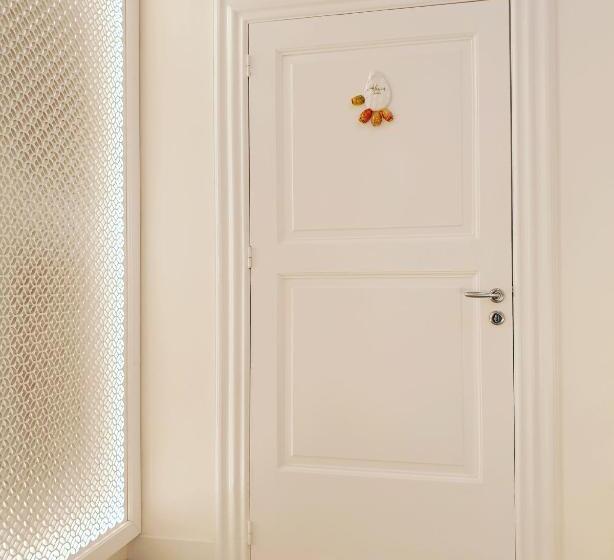 سوئیت با وان آب گرم, Christian S Suites & Spa