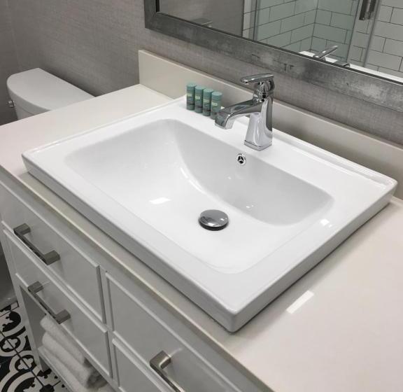스위트 킹사이즈 침대, Riverside Inn Hannibal