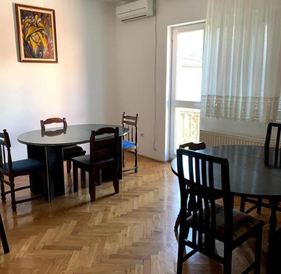 اتاق استاندارد, Hostel Holiday Cetinje