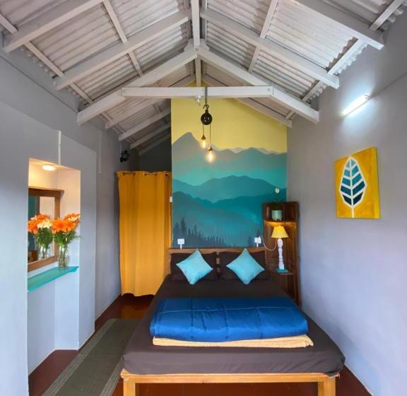 Номер Стандарт Вид на Сад, The Birdhouse Backpackers Hostel
