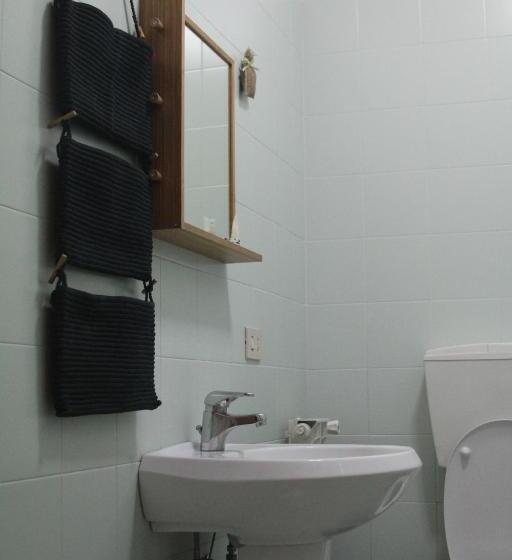 اتاق لوکس با چشم‌انداز دریا, Beteyà Hostel Don Bosco