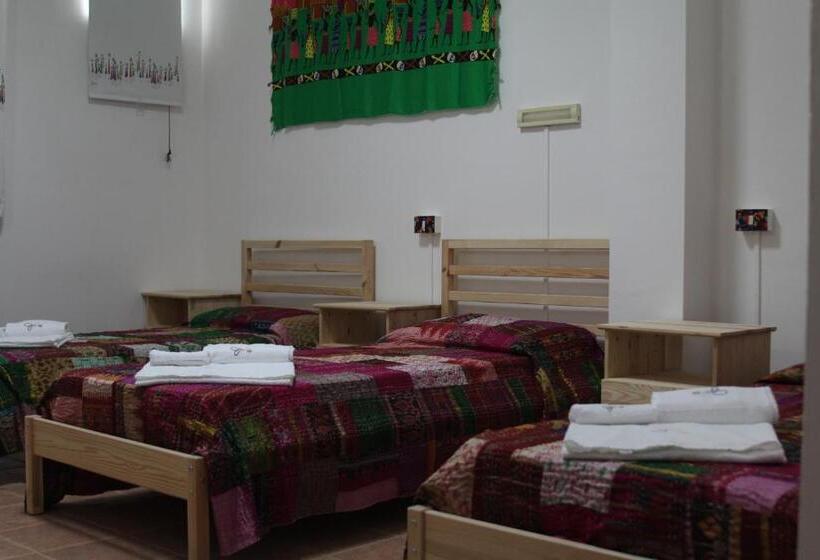 اتاق استاندارد سه نفره, Beteyà Hostel Don Bosco