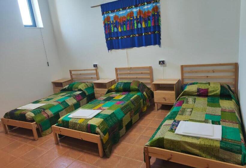 اتاق استاندارد سه نفره, Beteyà Hostel Don Bosco