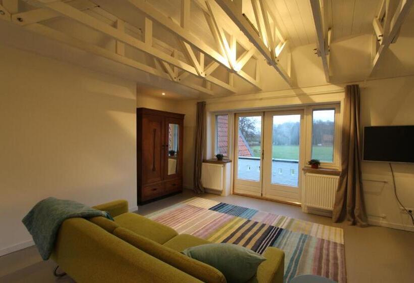 سوئیت با بالکن, Villa De Hazelaar