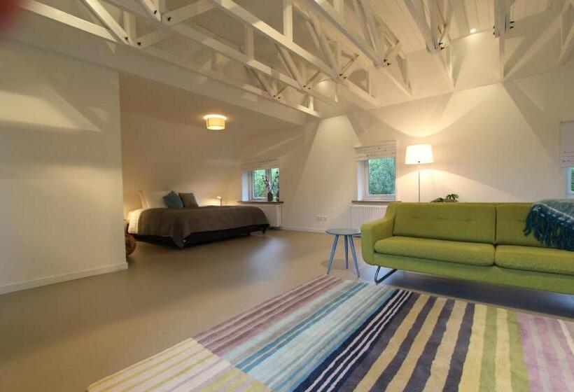 سوئیت با بالکن, Villa De Hazelaar