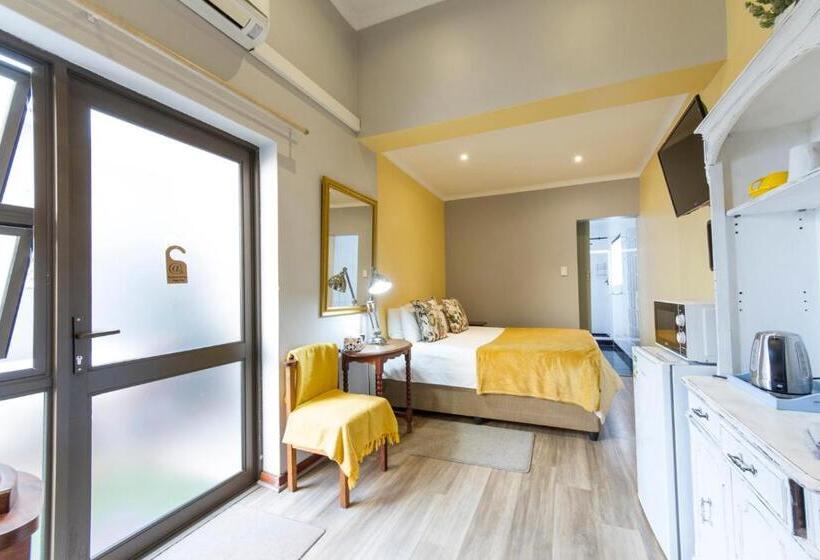 Номер Deluxe, @abelia Guest House