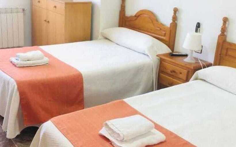Номер Стандарт Трехместный, Hostal Restaurante Taibilla