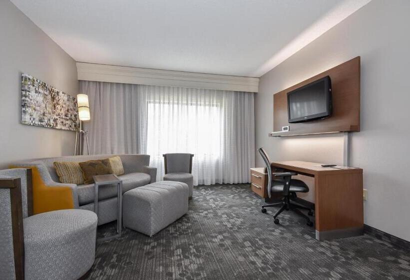 Люкс Кровать Кинг, Courtyard By Marriott Charlotte Matthews