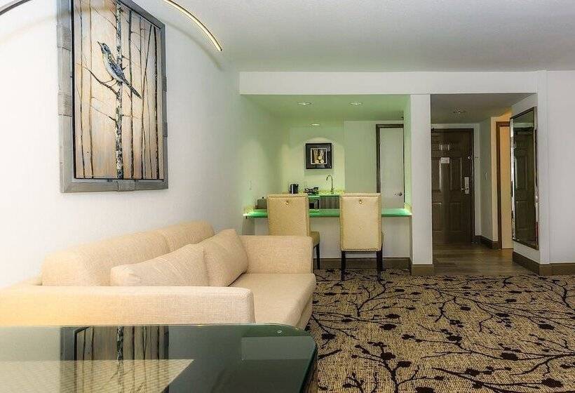 Полулюкс, Regalia Hotel & Conference Center