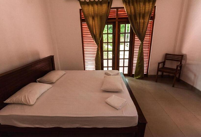 اتاق لوکس با تخت بزرگ, Mallika Resort