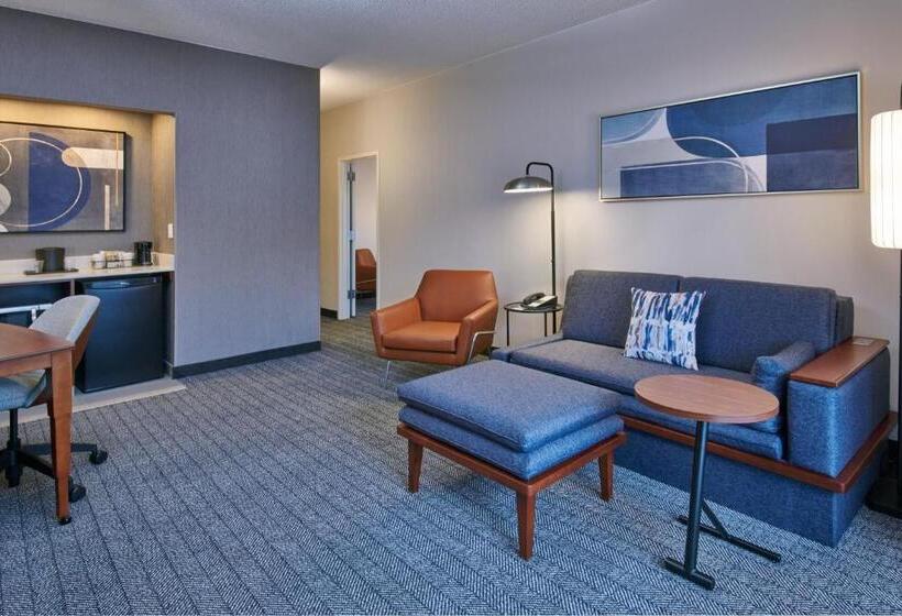 스위트 킹사이즈 침대, Courtyard By Marriott Detroit Livonia
