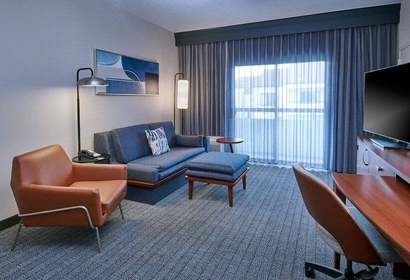 Люкс, Courtyard By Marriott Detroit Livonia